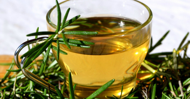 De ce e bine sa bei ceai de rozmarin?