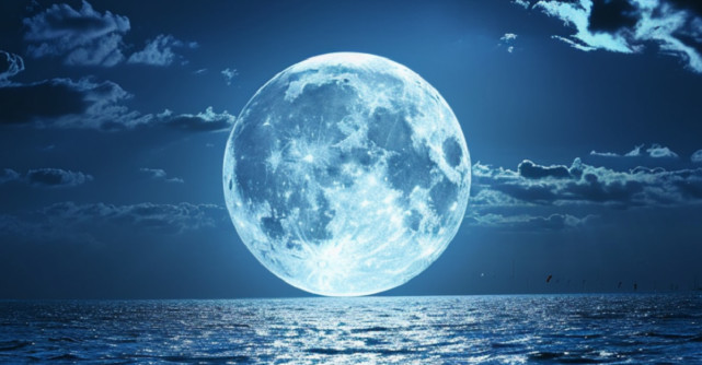 22 Iunie: Prima Lună Plină a verii ne trezește sufletele la viață. Acum învățăm să trăim cu adevărat