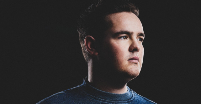  Alessandro lansează piesa 'Mai stai'