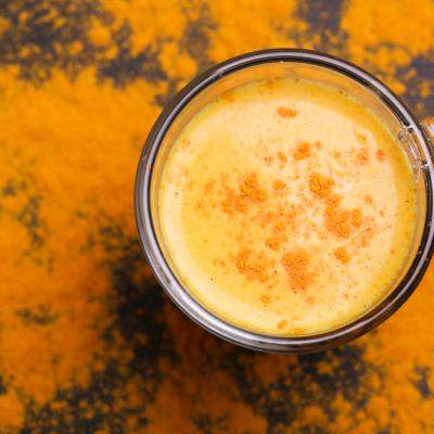 Cum preparam corect laptele de aur, cel mai puternic elixir natural