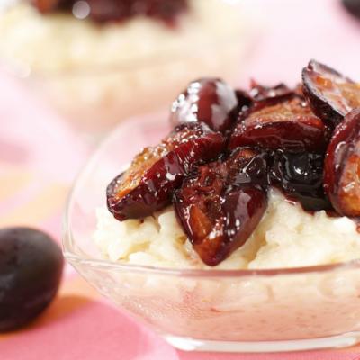 Mâncare de prune uscate cu orez. Este pur şi simplu delicioasă