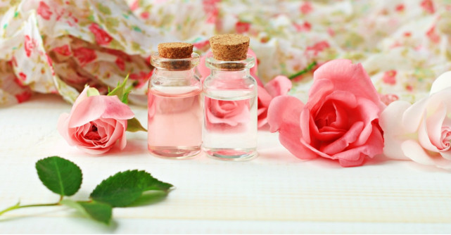 Apa florala: 4 tipuri pentru ingrijirea ta