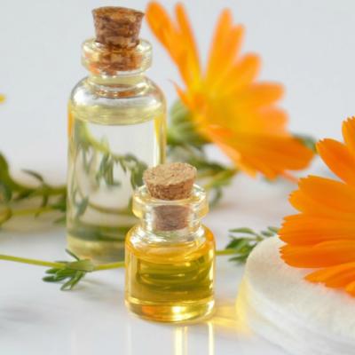 9 uleiuri minune hidratante și reparatoare din cap până în picioare