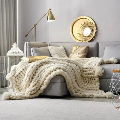 Cum poți crea o atmosferă cozy în sufragerie toamna și iarna? 
