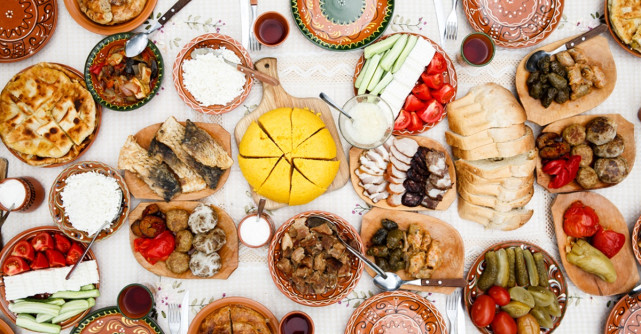 Greșeli comune în alimentație: Combinații alimentare pe care trebuie să le evităm pentru a avea o stare de bine după masă