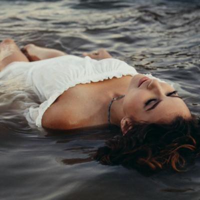 Trucuri pentru o piele stralucitoare. Cinci idei pe care sa le incerci acasa!