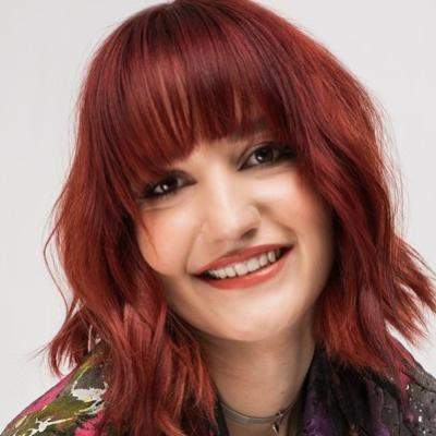 Roșul toamnei 2025: între eleganță, căldură și versatilitate