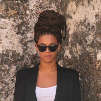 Ups! Beyonce a photoshopat o poza pentru a parea mai slaba. Imaginea a devenit virala