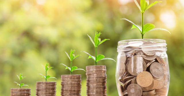 Educatia financiara este tot o practica de self care: 5 lucruri la care sa fii atenta cand ai intre 20 si 30 de ani