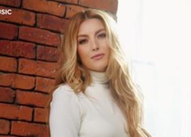 Elena lansează o baladă romantică plină de emoție: Brațele