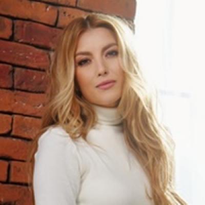 Elena lansează o baladă romantică plină de emoție: Brațele. O piesă mângăietoare pentru inimile frânte