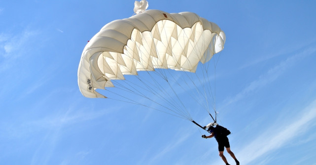 Tragedie fără margini: Femeie moartă într-un accident de parașutism, la scurt timp după ce s-a vindecat de cancer