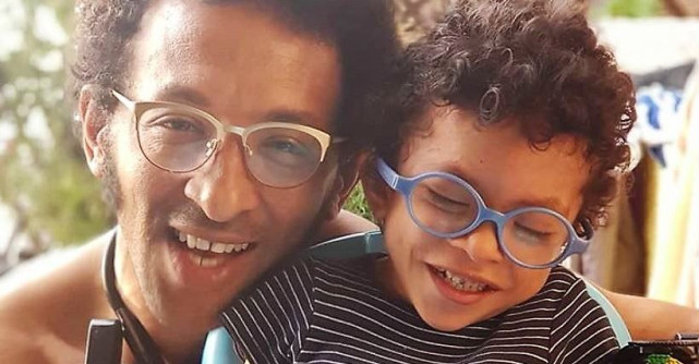 Kamara, victima bullyingului în copilărie! Momentele grele prin care a trecut artistul, după moartea tatălui