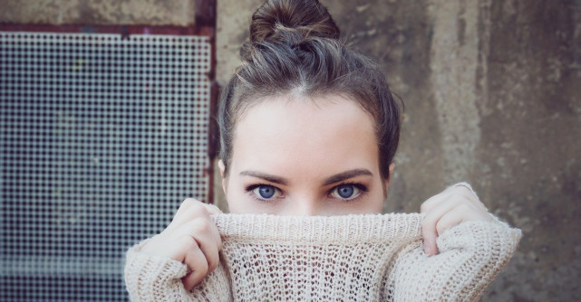 Tehnica simpla si rapida de masaj facial cu efect de lifting pe care sa o realizezi dimineata