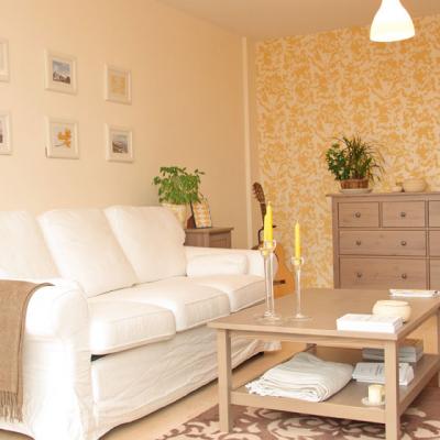 Apartament in turcoaz si galben, din Romania