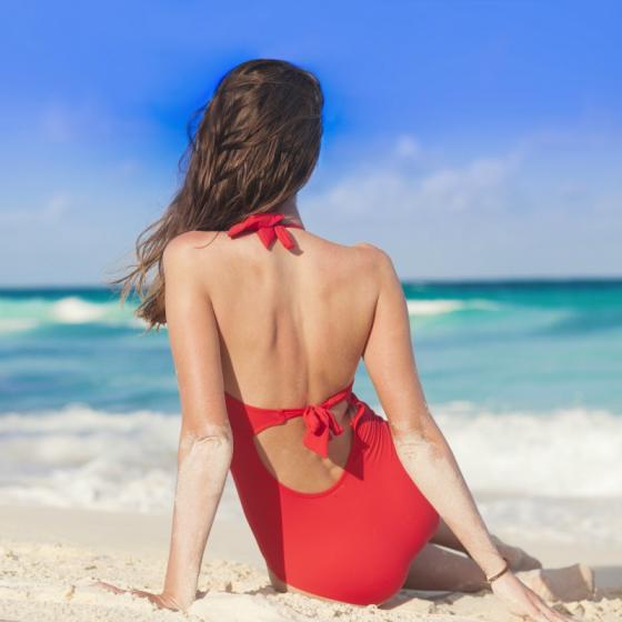 Cum sa ascunzi imperfectiunile pe plaja: costum de baie modelator