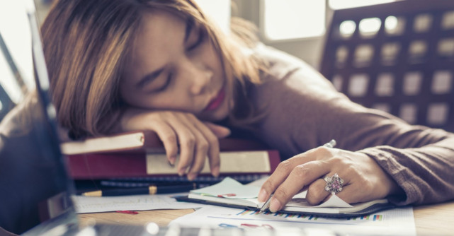 Sindromul burnout la final de an. Solutii sanatoase ca sa-l previi