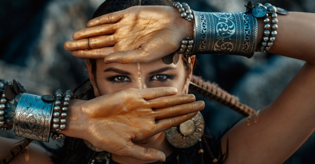 8 Trăsături pe care femeile puternice le au, însă niciodată nu le afișează