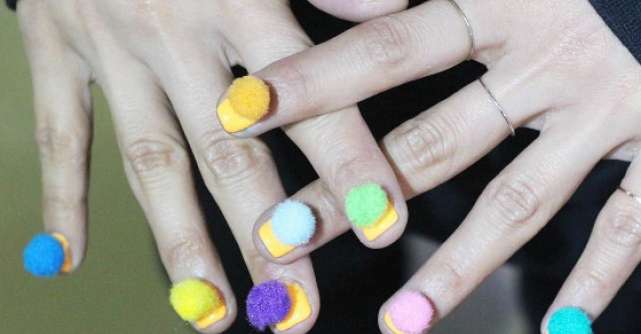 Cel mai vesel trend in nail art: Pom-Pom nails 