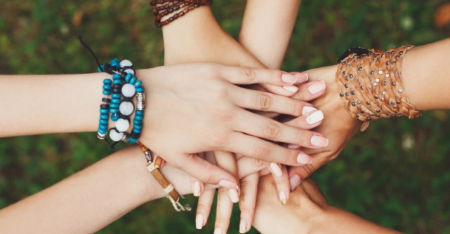 Trăiesc cu certitudinea că lumea e ținută în viață de femei