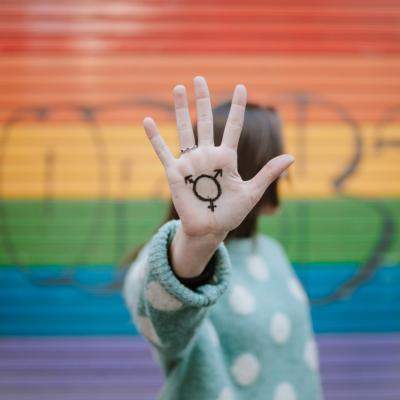 Demi Lovato a mărturisit că se consideră o persoană non-binară. Ce înseamnă asta?