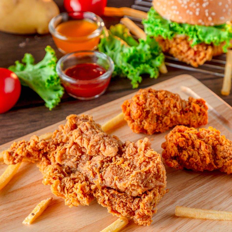 Rețete care te fac să îți lase gura apă: pui crocant la air fryer în 3 variante (șnițel, crispy, strips)