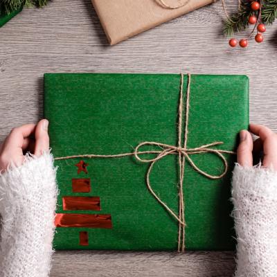 Românii dăruiesc cărți: cele mai vândute titluri ale lunii decembrie pe Libris.ro