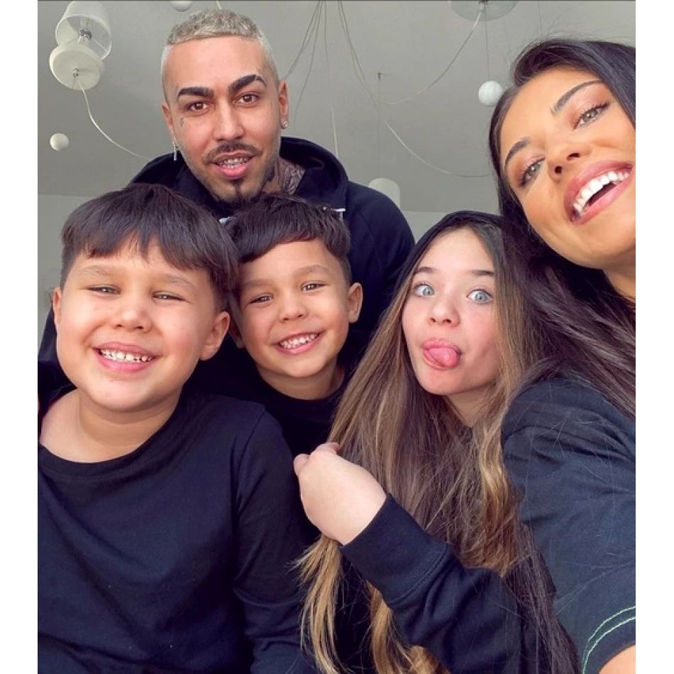 Cum se înțelege Alex Velea cu Maya, fetița Antoniei? Artistul și-a tatuat chipul ei, la fel cum a făcut și în cazul băieților 