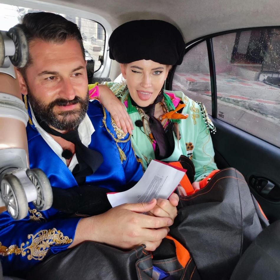 După ce a avut o găină ca animal de companie, Iulia Albu a surprins din nou! Ce animal și-a luat de această dată?