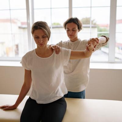 Recuperează-ți libertatea de mișcare prin soluții moderne de reabilitare