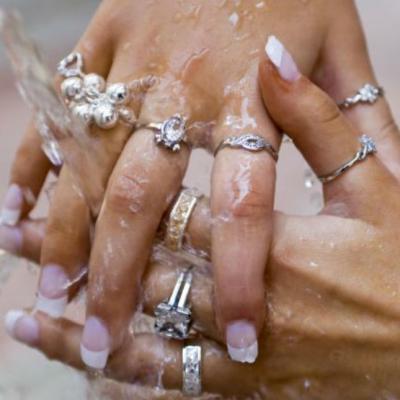 Academia de Arta a Ingrijirii - Emotii Articulate