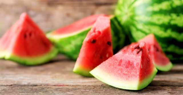 Câte calorii are pepenele roșu și cât este de sănătos să îl consumăm?