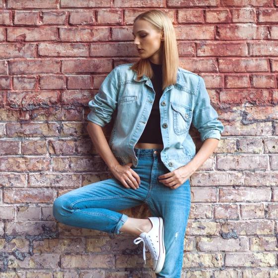 Ce haine din denim se mai poarta in 2017