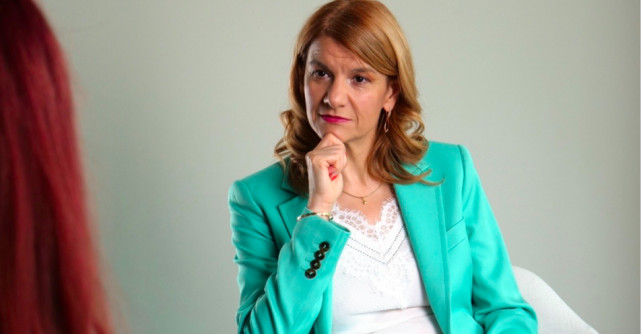 Psihoterapeutul Diana Vasile, Co-fondator și Președinte al ISTT, lansează „Anatomia traumei” la editura Bookzone