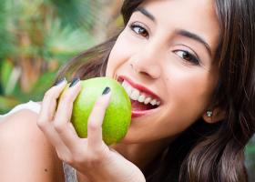 Remedii naturale pentru igiena orală – plante, beneficii și pastă de dinți homemade