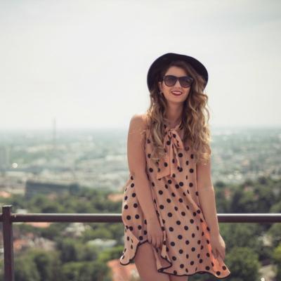 Rochii cu buline pentru tinute vesele de vara