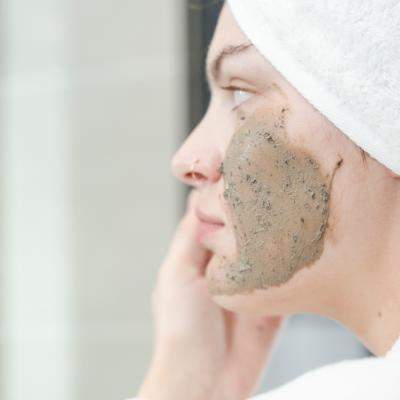 Exfolierea pielii: secretul pentru un ten curat, un corp catifelat și o strălucire naturală