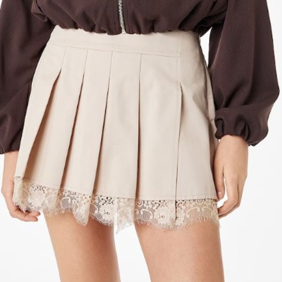 Summer Trend Alert: Fusta de tenis cucerește garderoba verii. Cum o integrăm în ținute?