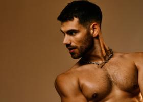 Alejandro Zandes lansează Mama Cry, o piesă despre imperfecțiune, iertare și puterea emoțiilor