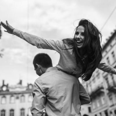 A vazut o femeie SUPERBA pe strada si a fugit dupa ea sa o ceara de sotie. Ce a urmat? 