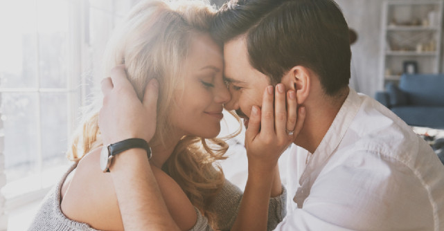 7 Lucruri pe care un bărbat le face doar dacă simte că ești sufletul lui pereche
