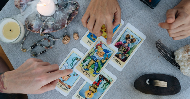 Avertisment dur din Tarot pentru FECIOARĂ: Cine te minte chiar ACUM