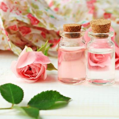 Apa florala: 4 tipuri pentru ingrijirea ta