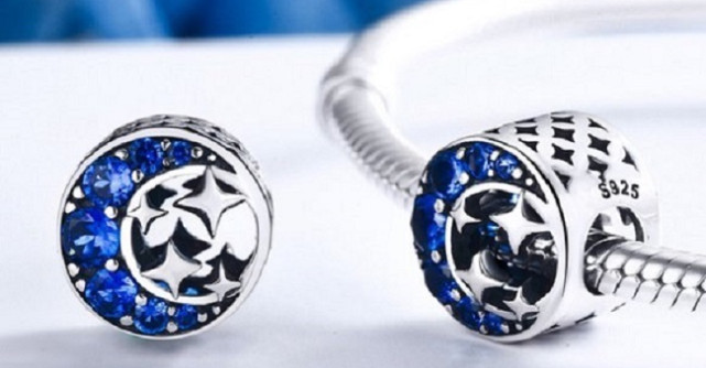 Cele mai importante 5 simboluri ale feminităţii pe care le poţi purta cu tine sub forma unui talisman de argint