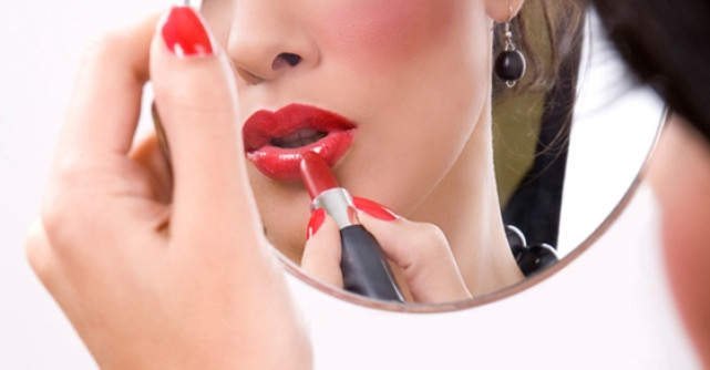 15 + 1 Produse cosmetice esentiale pentru femei