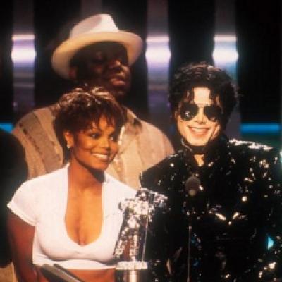 Janet Jackson isi chinuie sanii