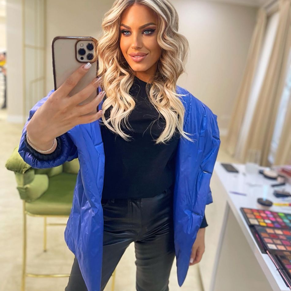 Sfatul emoționant pe care fiul Amnei i l-a dat artistei, după divorț:Mami, tu trebuie să te iubești și să te respecți...