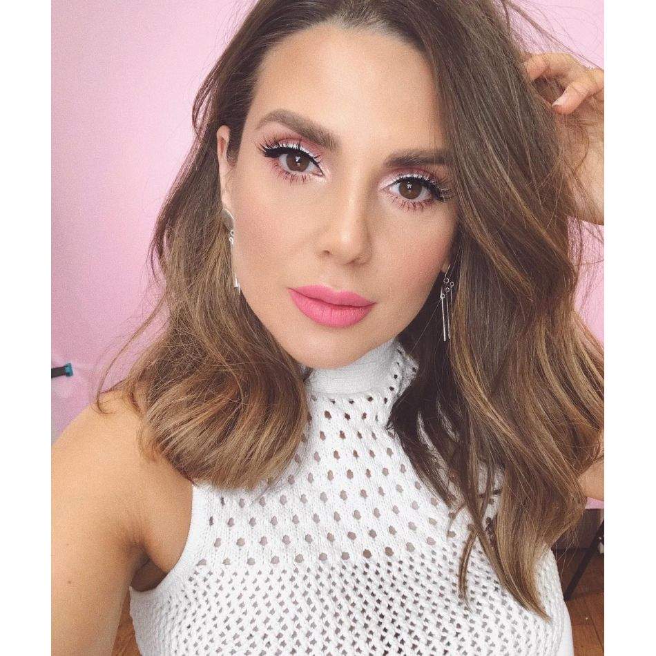 Românca Ali Andreea a machiat-o pe Angelina Jolie la Paris: Este frumoasă și are o piele perfectă