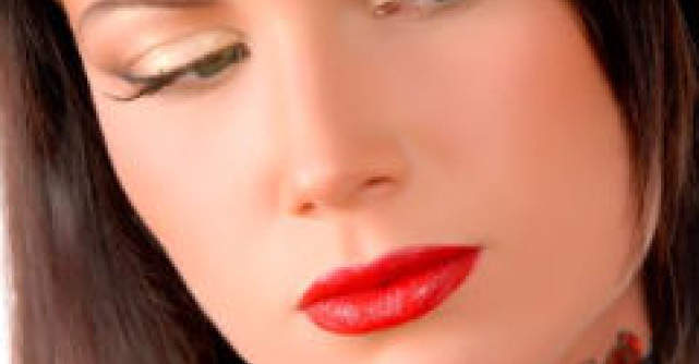 Practic: Machiaj extravagant de petrecere 