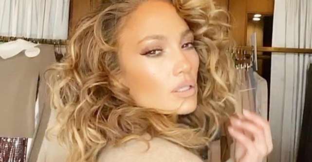 Jennifer Lopez a împlinit astăzi 53 de ani. Vedeta a realizat un pictorial nud și și-a promovat noua linie de cosmetice